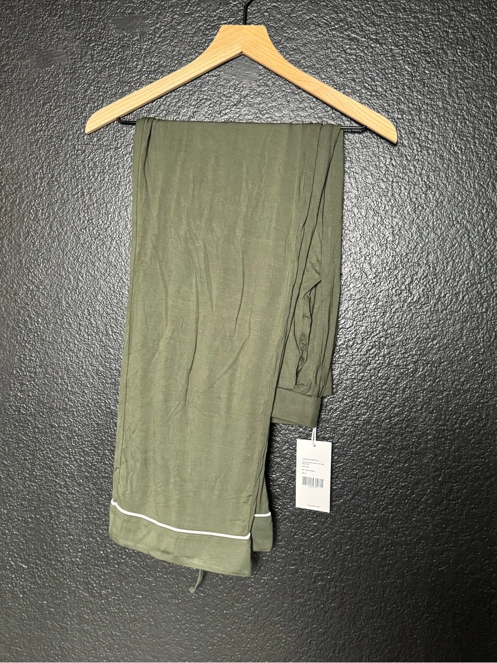 COZY EARTH Women's Olive Green 2-Piece Pajamas NWT